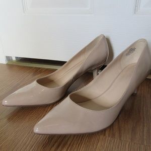 Nude pumps